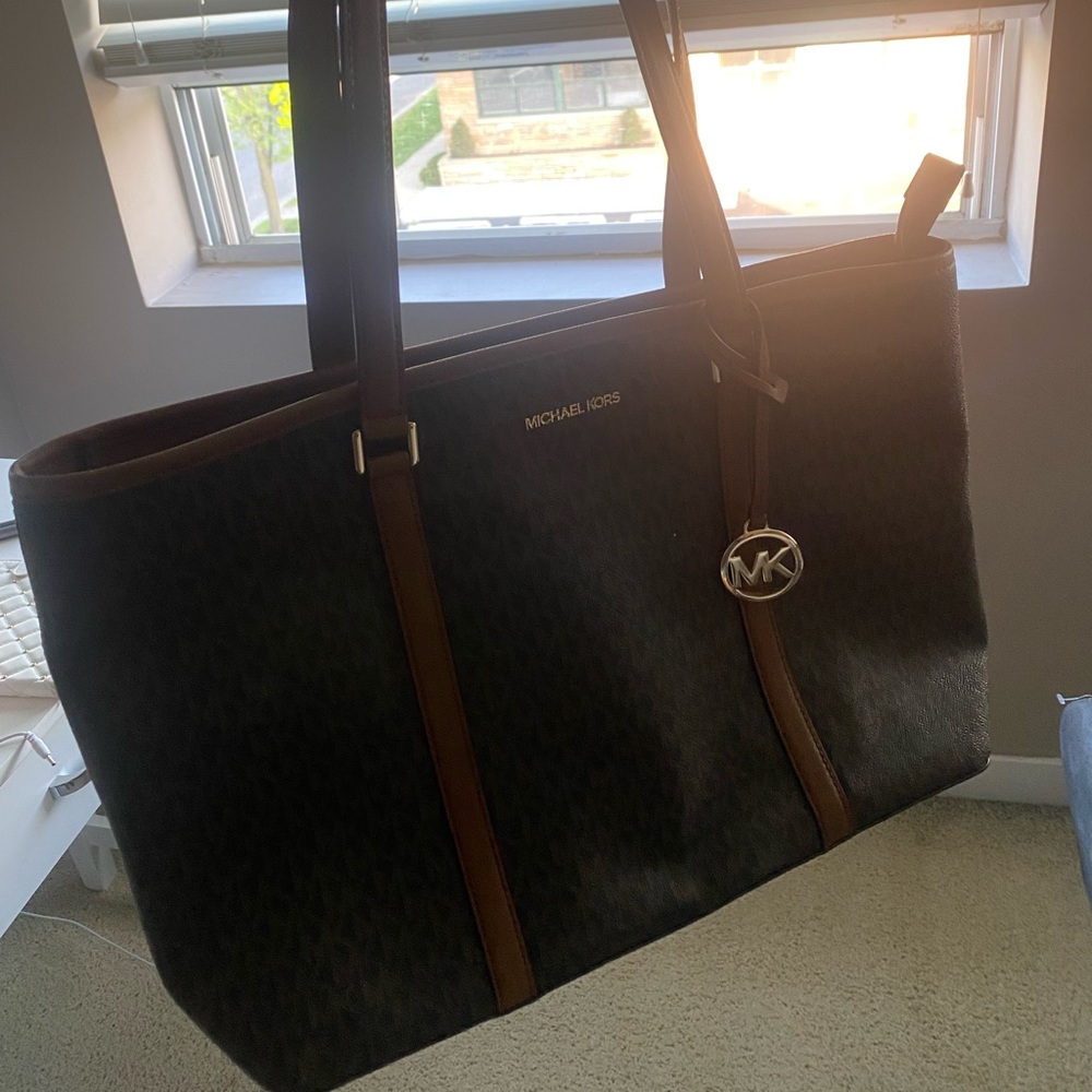 Large tote